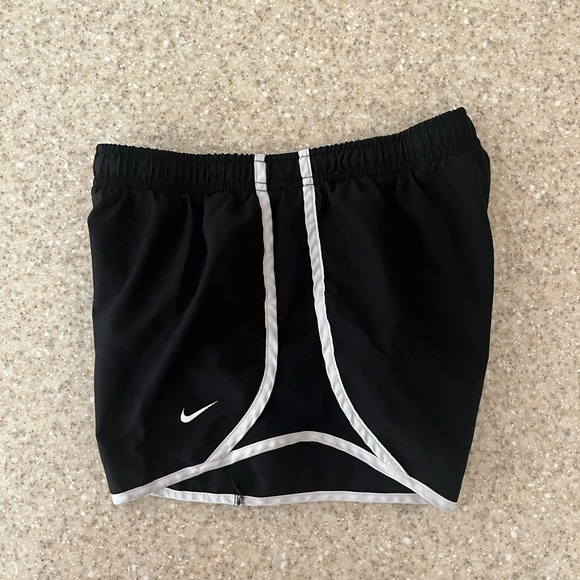 Black nike running shorts - Picture 3 of 4